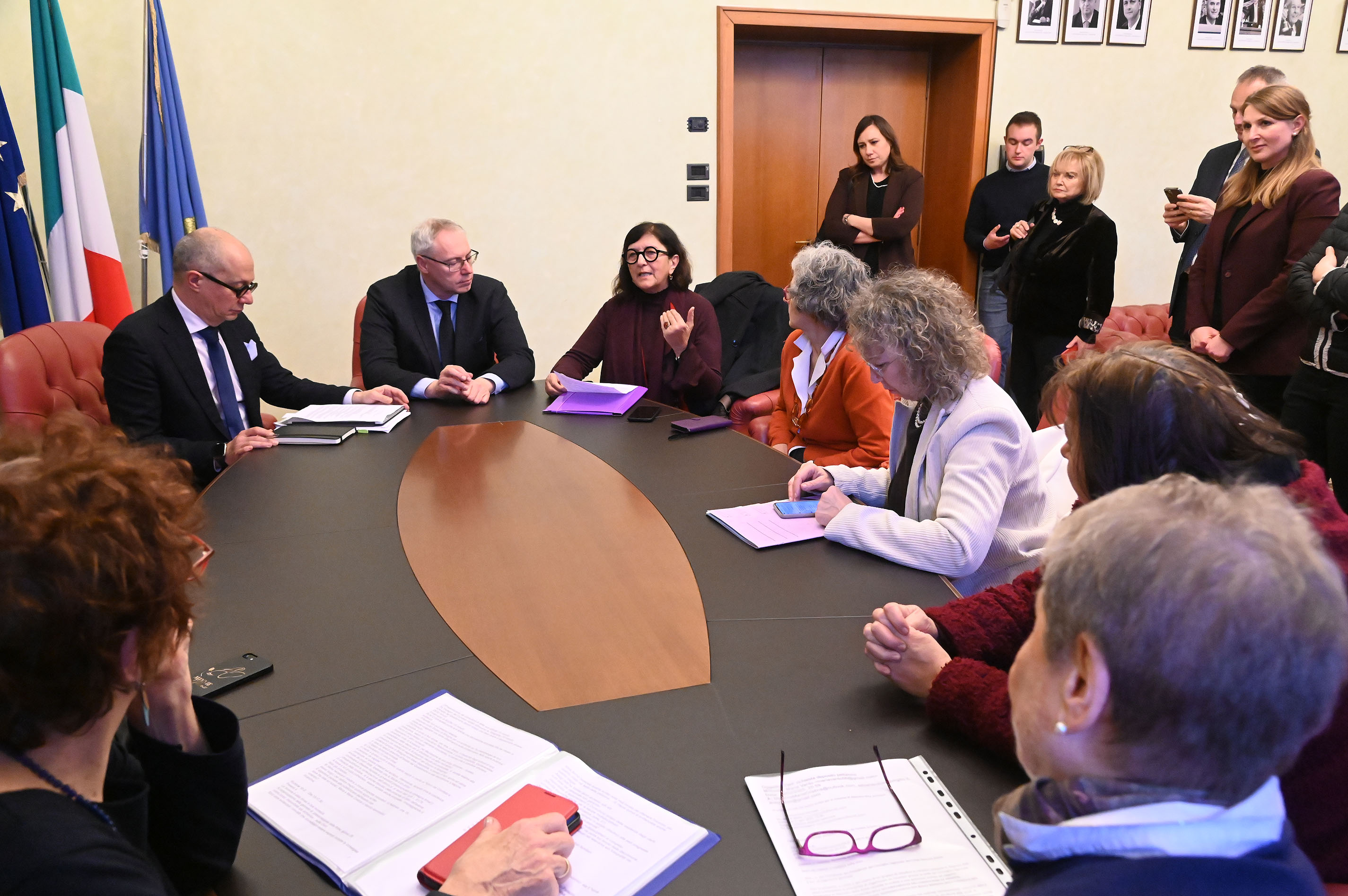 SALUTE. CONSEGNATA A BORDIN PETIZIONE RIAPERTURA CONSULTORI TRIESTE